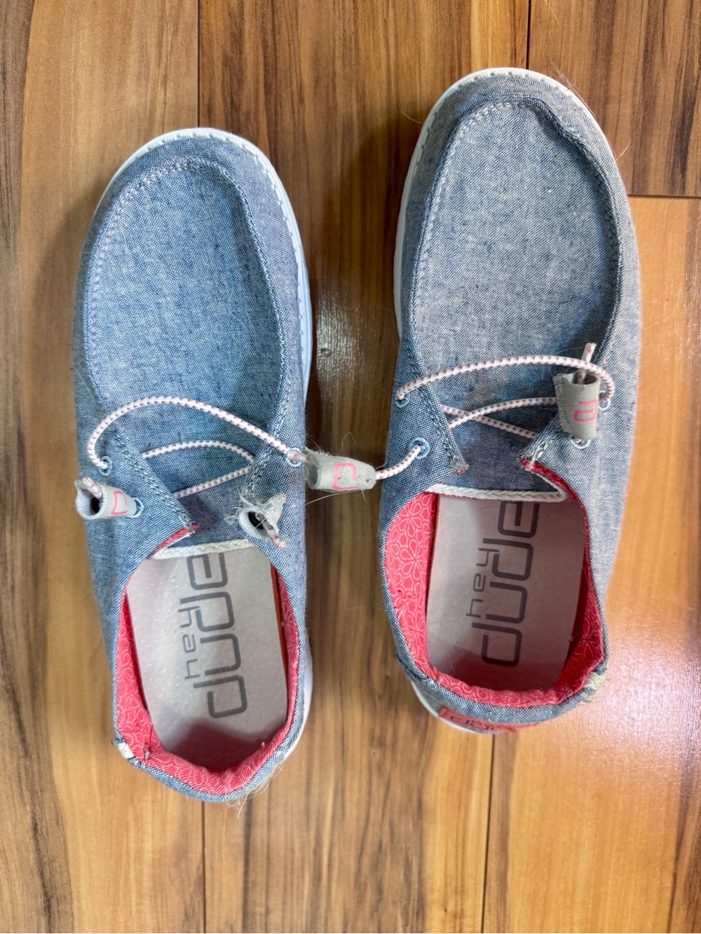 Hey Dude Women’s Slip-On Shoes in Denim Blue with Pink Trim - Picture 3 of 6